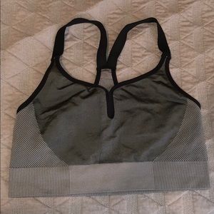 Compression shorts bra with stretchy straps